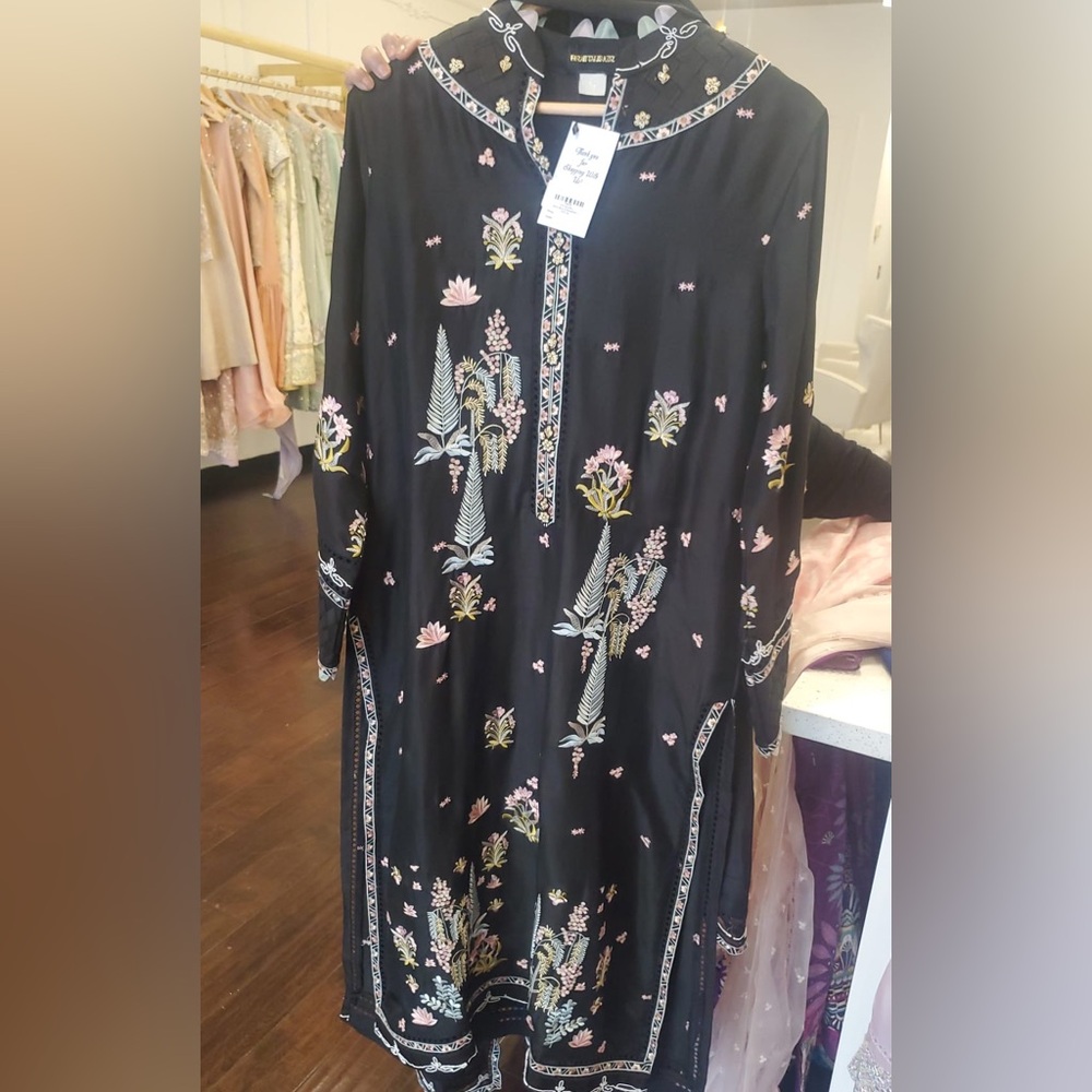 FARAH TALIB AZIZ Black Raw Silk Shirt + Duppata